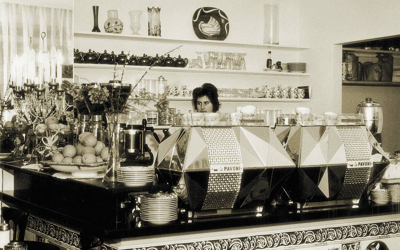 Diamante, foto storica La Pavoni, l’evoluzione dell’espresso a casa e al bar