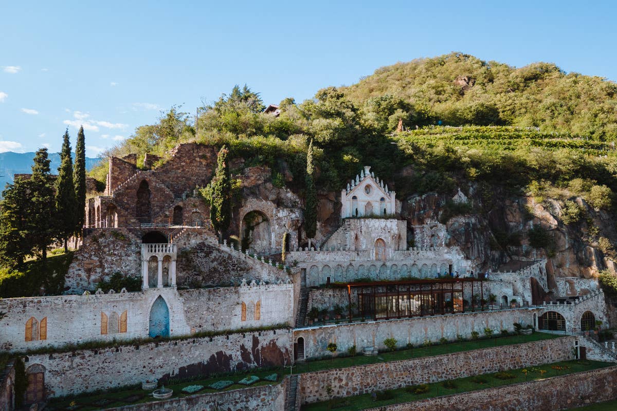 Tra castelli, grappa e foliage: 5 motivi per amare l’autunno in Trentino