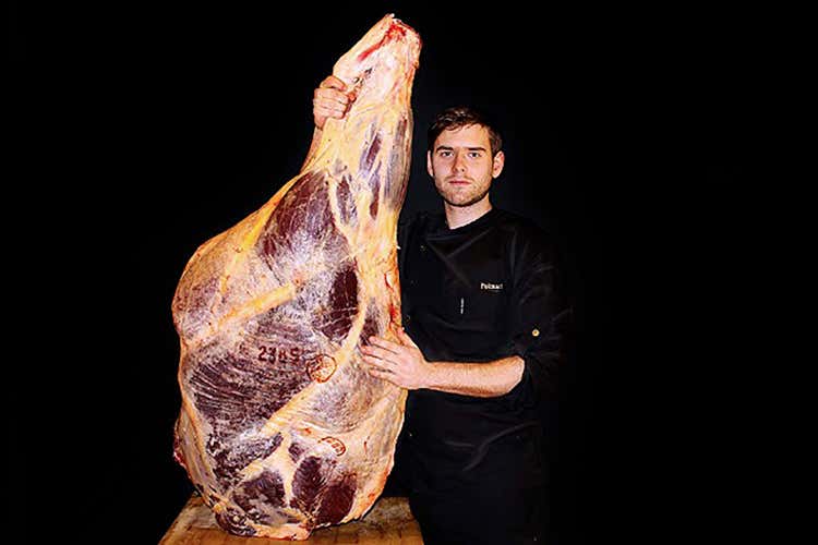 La carne di Polmard viene ibernata invece che congelata (Da Polmard a Parigi la carne più costosa del mondo) La carne di Polmard viene ibernata invece che congelata (Da Polmard a Parigi la carne più costosa del mondo)