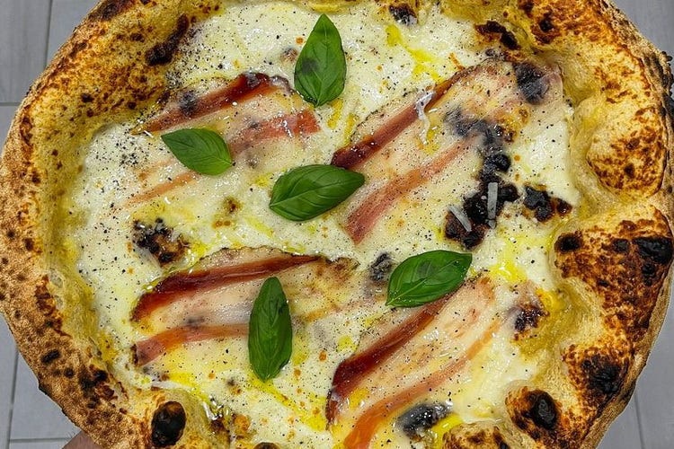 Bianca con guanciale È la Bella Napoli di Gela la Migliore Pizzeria di Sicilia 2022