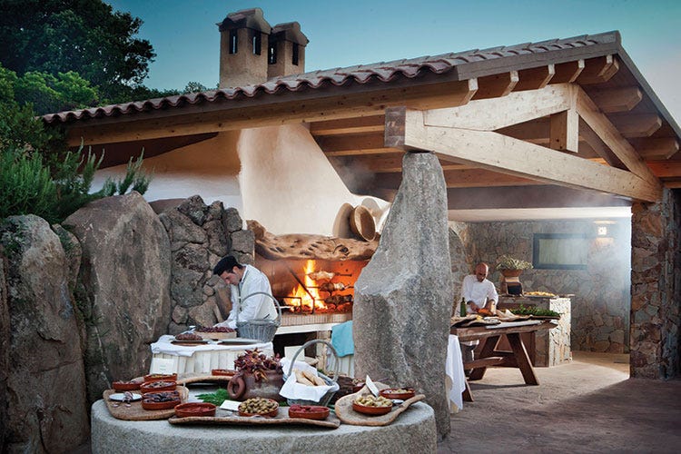 Cucina sarda tipica nelle strutture (Delphina Resort, 8 strutture A 5 stelle nel nord della Sardegna)