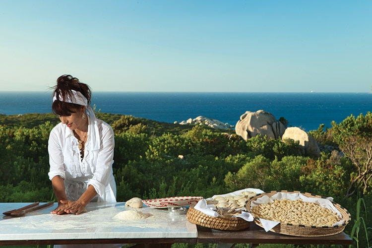 Delphina Resort offre la possibilità di partecipare a corsi di cucina (Delphina Resort, 8 strutture A 5 stelle nel nord della Sardegna)