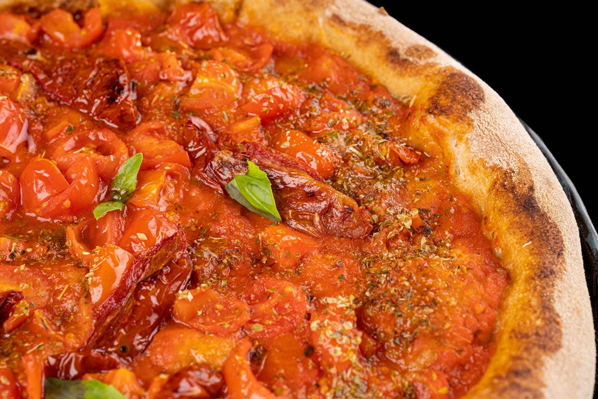 Pizza Elogio al pomodoro Materie prime e abbinamenti con un tocco di originalità: alla scoperta di Era Pizza