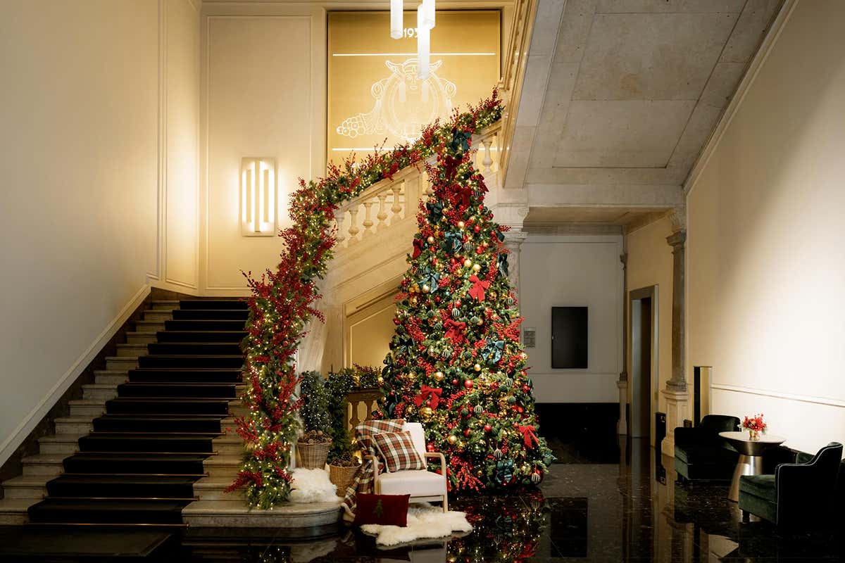 I migliori allestimenti natalizi 2025 degli hotel: Castiglion del Bosco