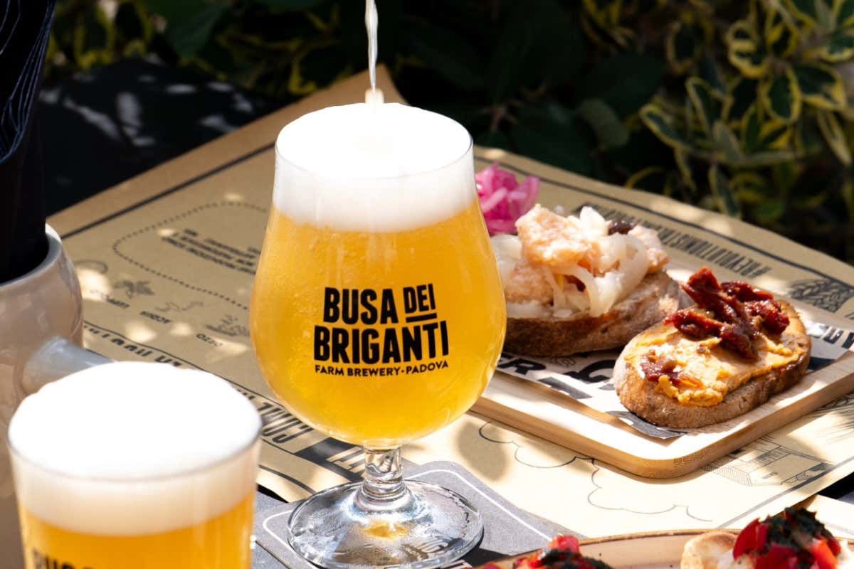Busa dei Briganti: la storia della grotta che ispira birre artigianali a Padova Busa dei Briganti: la storia della grotta che ispira birre artigianali a Padova
