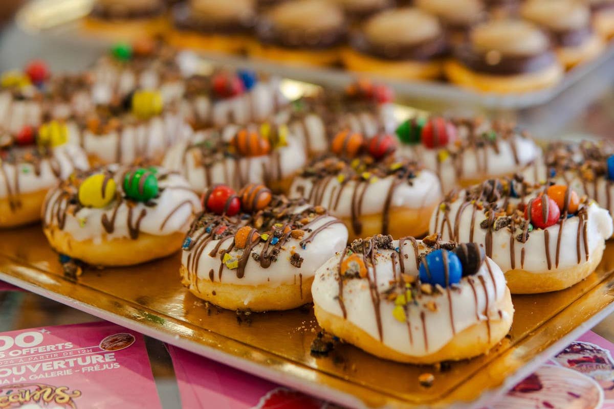 Dreams Donuts a Oriocenter: il paradiso delle ciambelle che farebbe impazzire Homer Simpson