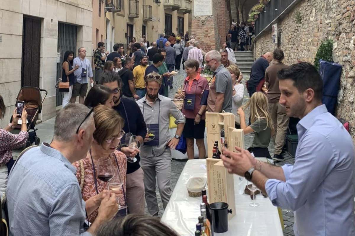 Il borgo di Cocconato si apre al vino: itinerari culturali ed enogastronomici