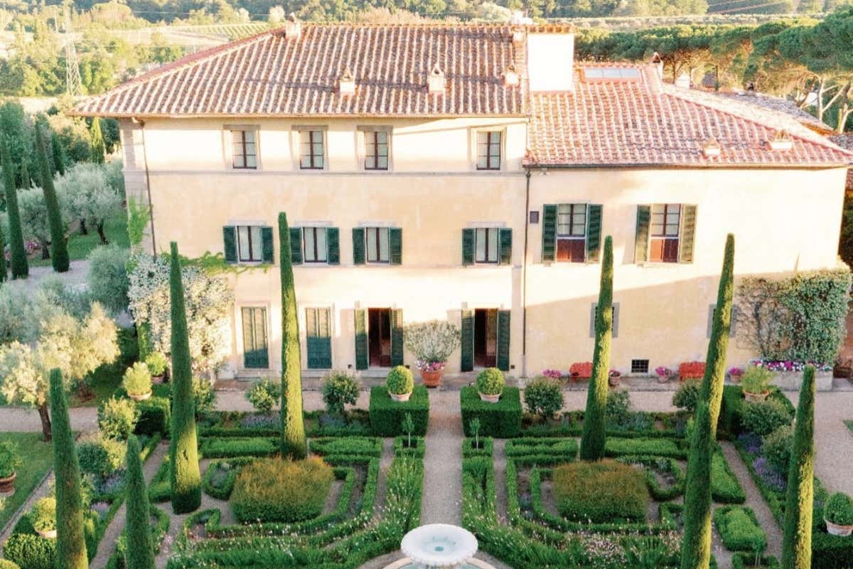 Il Palagio: tra vino, arte e natura nella tenuta toscana di Sting e Trudie Styler Il Palagio: tra vino, arte e natura nella tenuta toscana di Sting e Trudie Styler