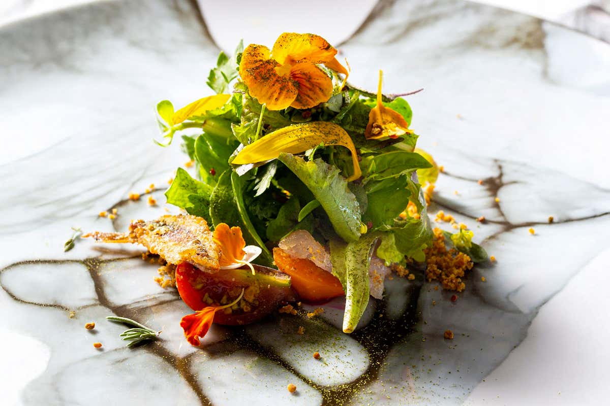 Il faro trasformato in ristorante e hotel: tramonti e alta cucina tra cielo e mare Il faro trasformato in ristorante e hotel: tramonti e alta cucina tra cielo e mare