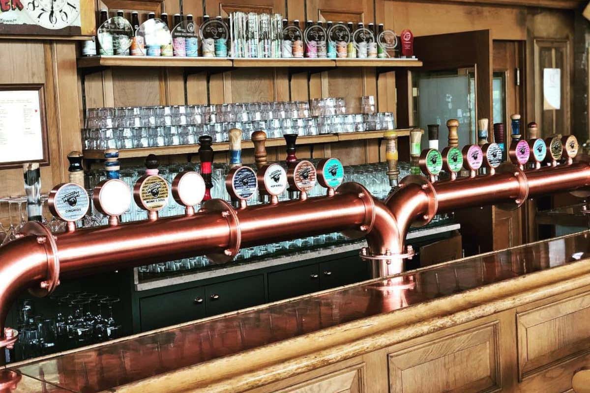 Il brew pub sul Garda dove la birra nasce e si beve a pochi metri dalla sala cotte Il brew pub sul Garda dove la birra nasce e si beve a pochi metri dalla sala cotte