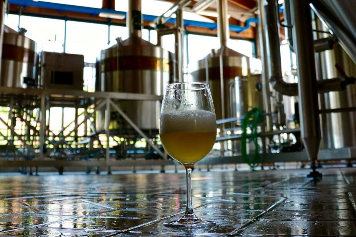 Il brew pub sul Garda dove la birra nasce e si beve a pochi metri dalla sala cotte Il brew pub sul Garda dove la birra nasce e si beve a pochi metri dalla sala cotte