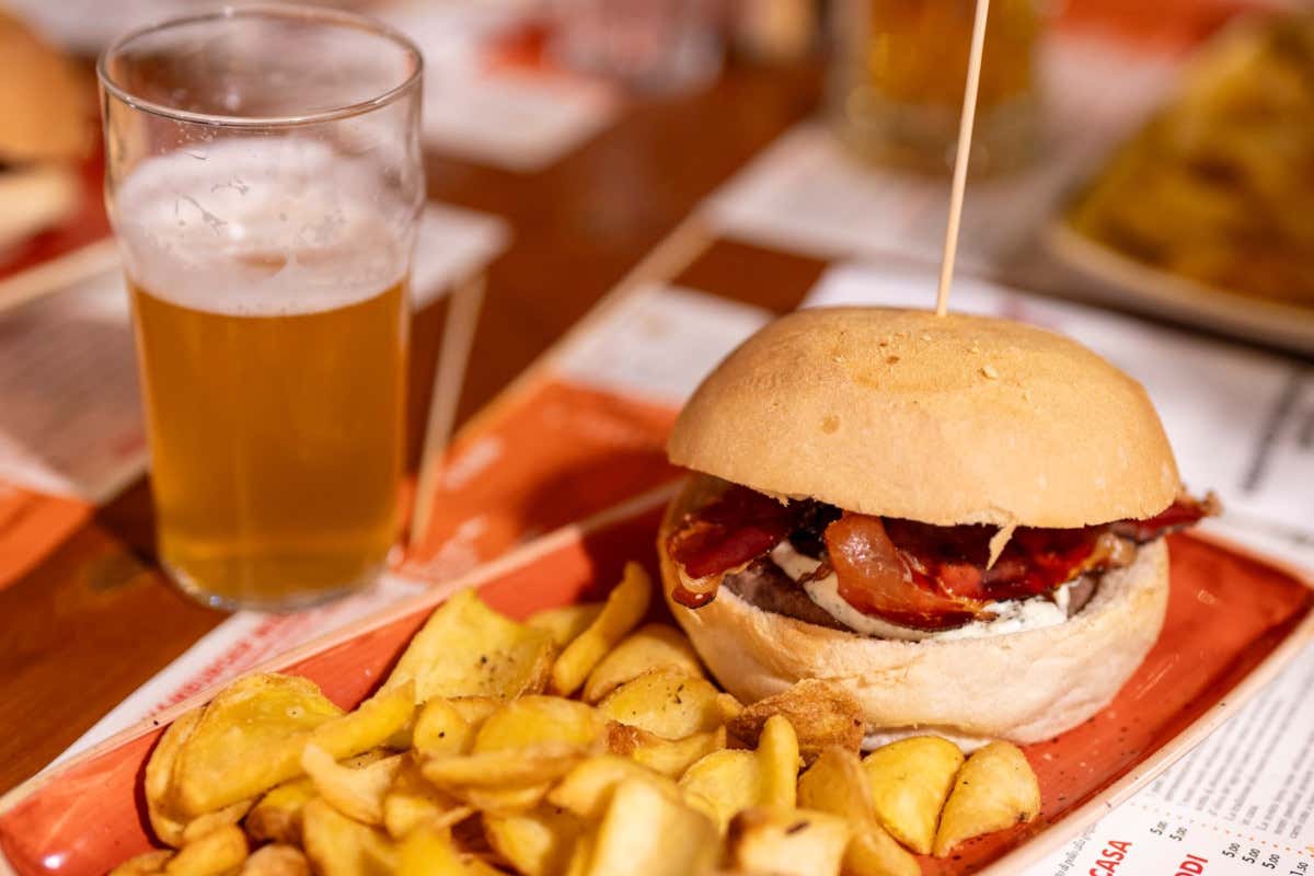 Il brew pub sul Garda dove la birra nasce e si beve a pochi metri dalla sala cotte Il brew pub sul Garda dove la birra nasce e si beve a pochi metri dalla sala cotte