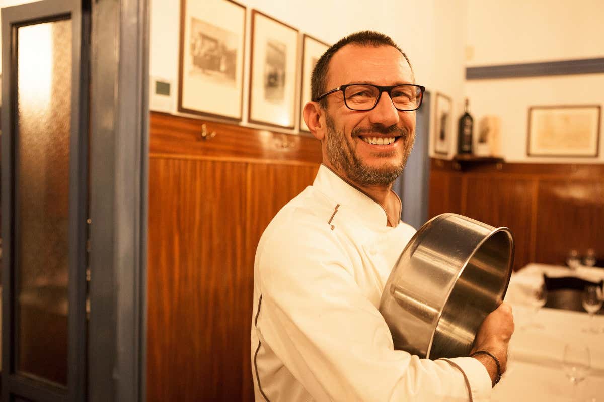 “Troppo caro?” Dietro quel piatto al ristorante ci sono stipendi, luce e dignità “Troppo caro?” Dietro quel piatto al ristorante ci sono stipendi, luce e dignità