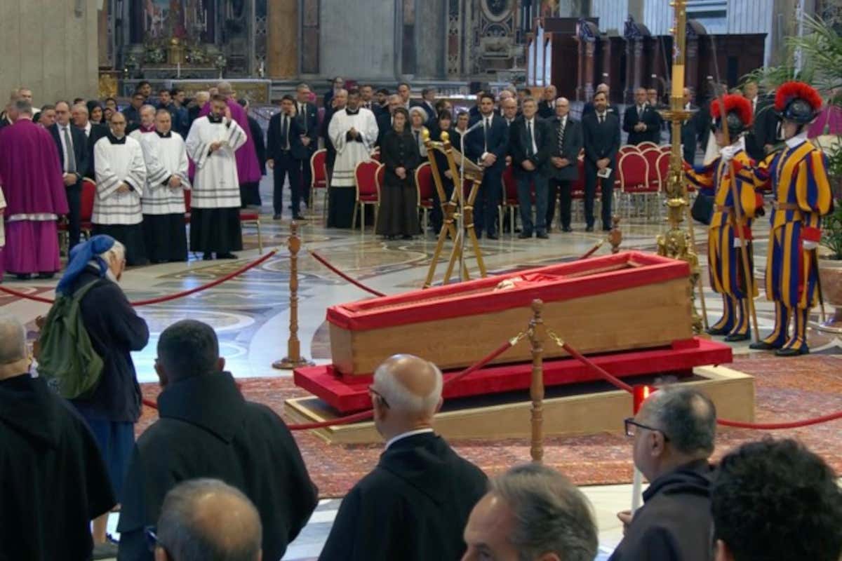 Funerali del Papa, come cambia il turismo a Roma tra disdette e nuove prenotazioni Funerali del Papa, come cambia il turismo a Roma tra disdette e nuove prenotazioni