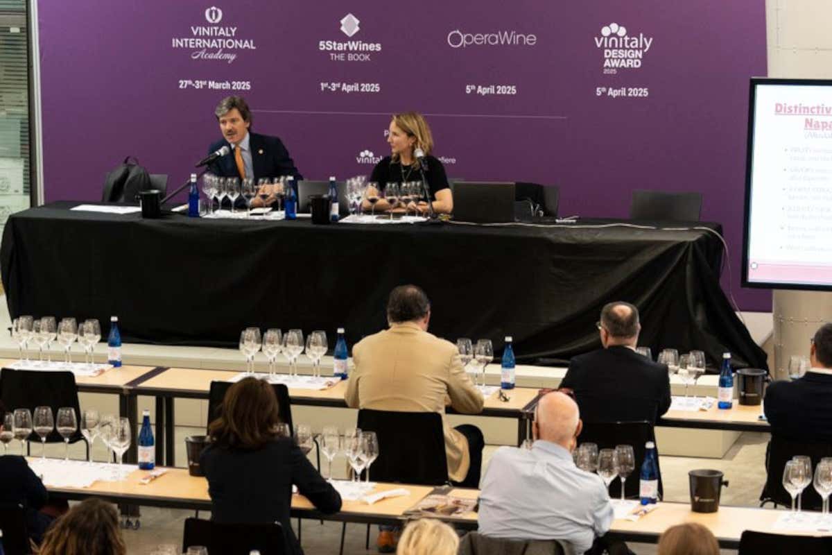 Vinitaly, la tempesta perfetta che scuote il mondo del vino: tra dazi, errori passati e nuove opportunità