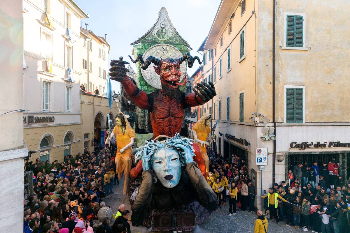 Andiamo alla scoperta del Carnevale di Foiano della Chiana, il più antico d'Italia