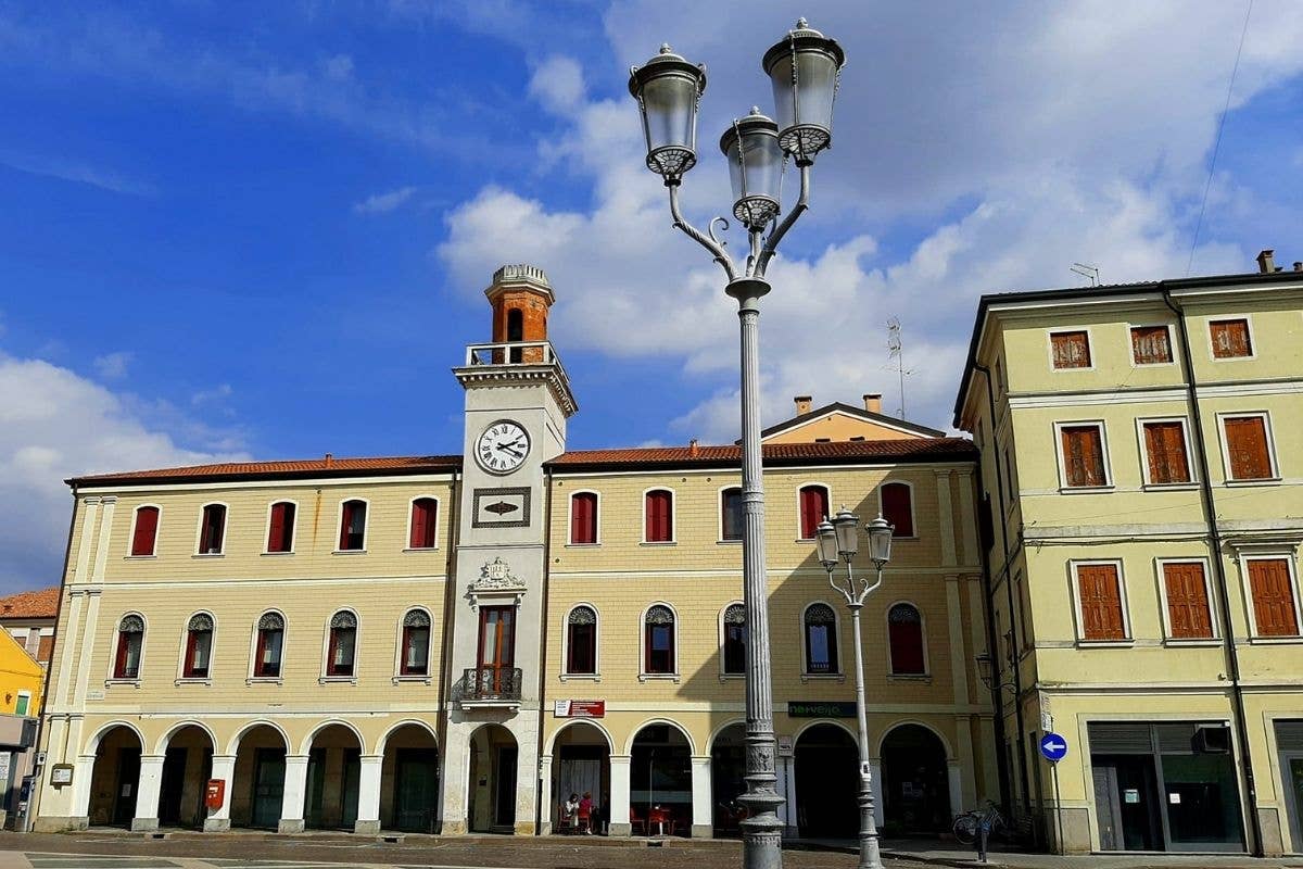 Piazza Garibaldi e la Torre dell'orologio