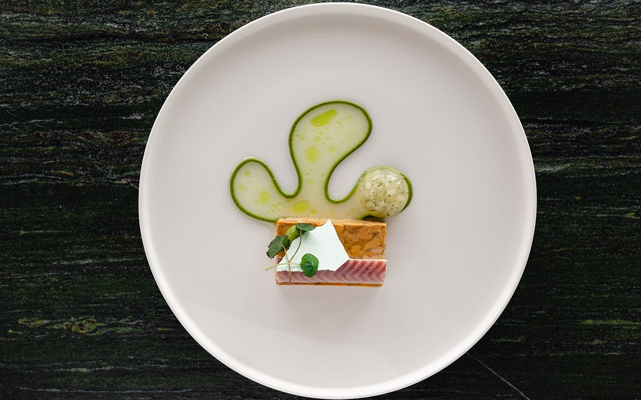 Foie gras, anguilla affumicata, mela verde, pistacchio Foto: Simona Bruno Armani Hotel Milano compie 10 anni e festeggia con i piatti cult del decennio