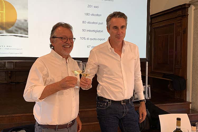 Luciano Ferraro e Ettore Nicoletto “Armonie senza tempo”: Lugana in passerella a Milano Luciano Ferraro e Ettore Nicoletto “Armonie senza tempo”: Lugana in passerella a Milano