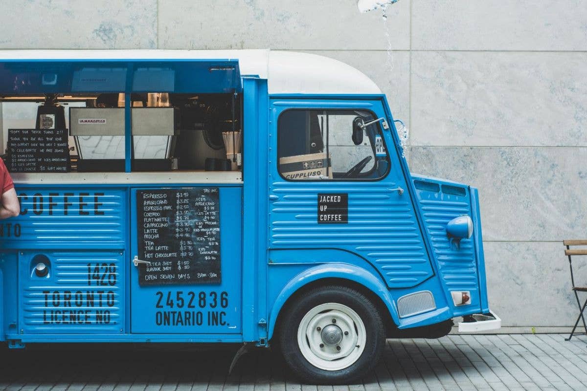 La “cucina su ruote” alla ribalta: la metamorfosi del food truck in Italia