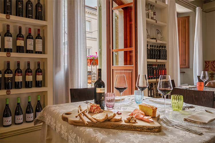 (Foresteria Alzatura a Montefalco Dehor, bistrot, ristorante e cantina)