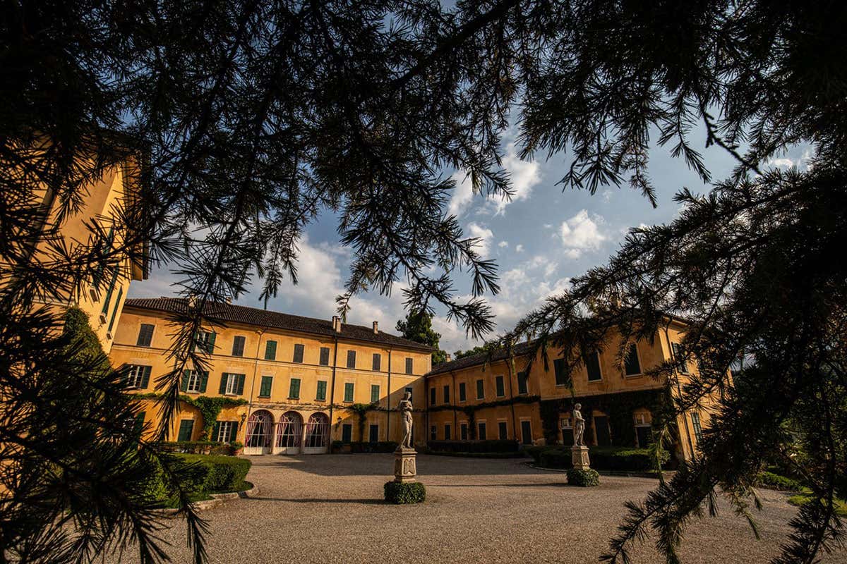 Vistarino: mille anni per arrivare al Pinot Nero che l’Italia stava aspettando Vistarino: mille anni per arrivare al Pinot Nero che l’Italia stava aspettando