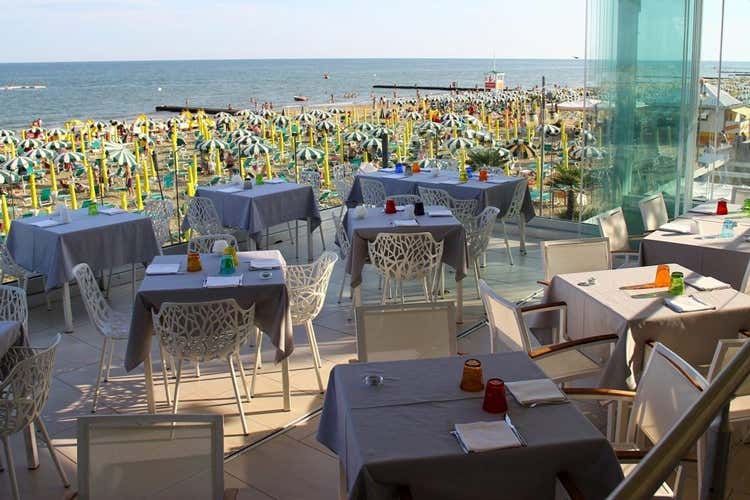 Frontemare, menu gourmet e gluten free Pesce e pizza con vista sul lido di Jesolo Frontemare, menu gourmet e gluten free Pesce e pizza con vista sul lido di Jesolo