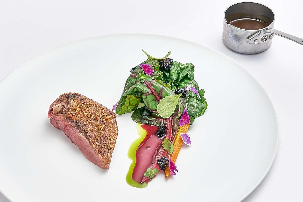 Dimenticate la solita Napoli: al George si cena con Oscar Wilde e il Vesuvio