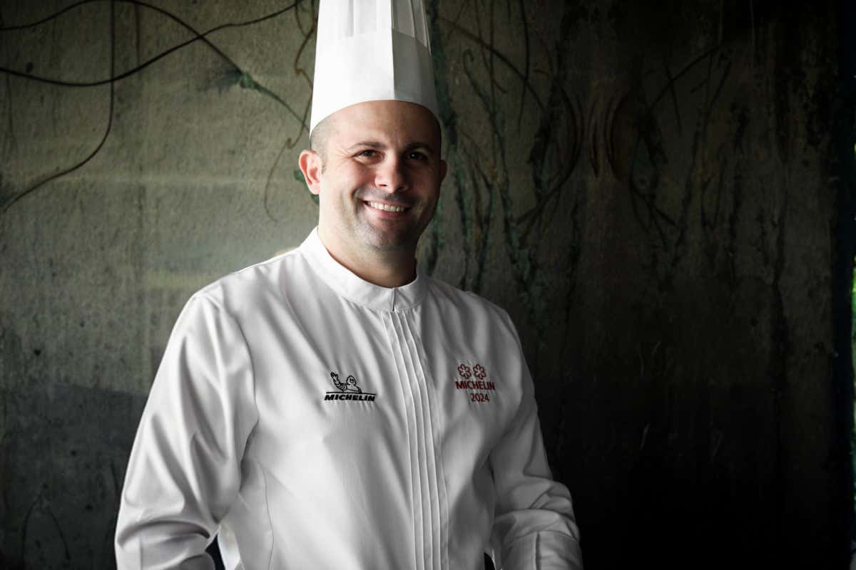 Dimenticate la solita Napoli: al George si cena con Oscar Wilde e il Vesuvio