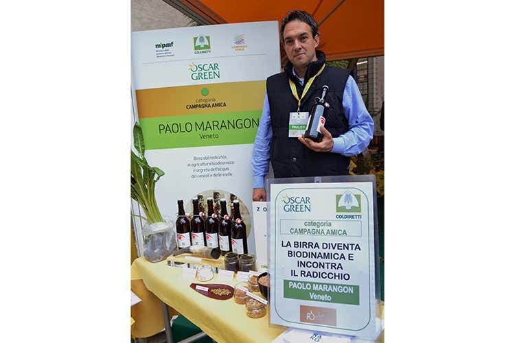 Giovani agricoltori sfidano crisi caviale vegano vestiti arance