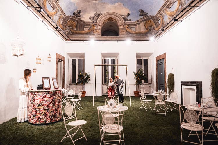 La surreale location riprodotta (Roma, un temporary hotel per celebrare l’Hendrick’s gin)