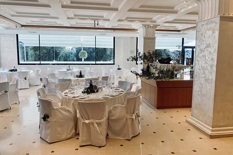 L'interno del ristorante (Hotel Antonella Ecco il ristorante La Sughereta)