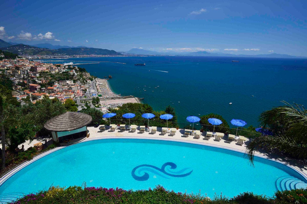 Hotel Raito Amalfi Coast, situato a Vietri Sul Mare, in Costiera Amalfitana 