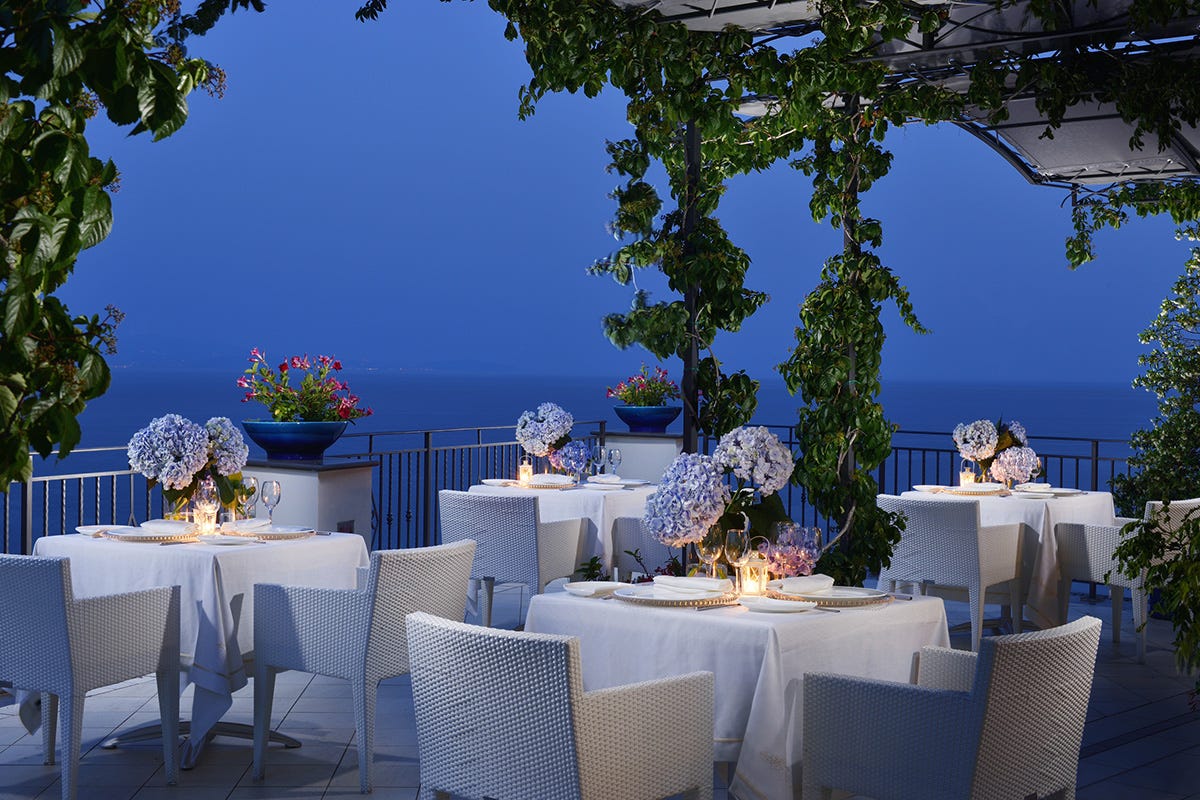 Hotel Raito Amalfi Coast Taormina o Vietri sul Mare? Riaprono due Ragosta Hotels