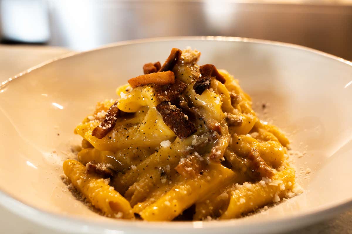 Cento sfumature di carbonara: il “piatto d'adozione” amato dagli italiani