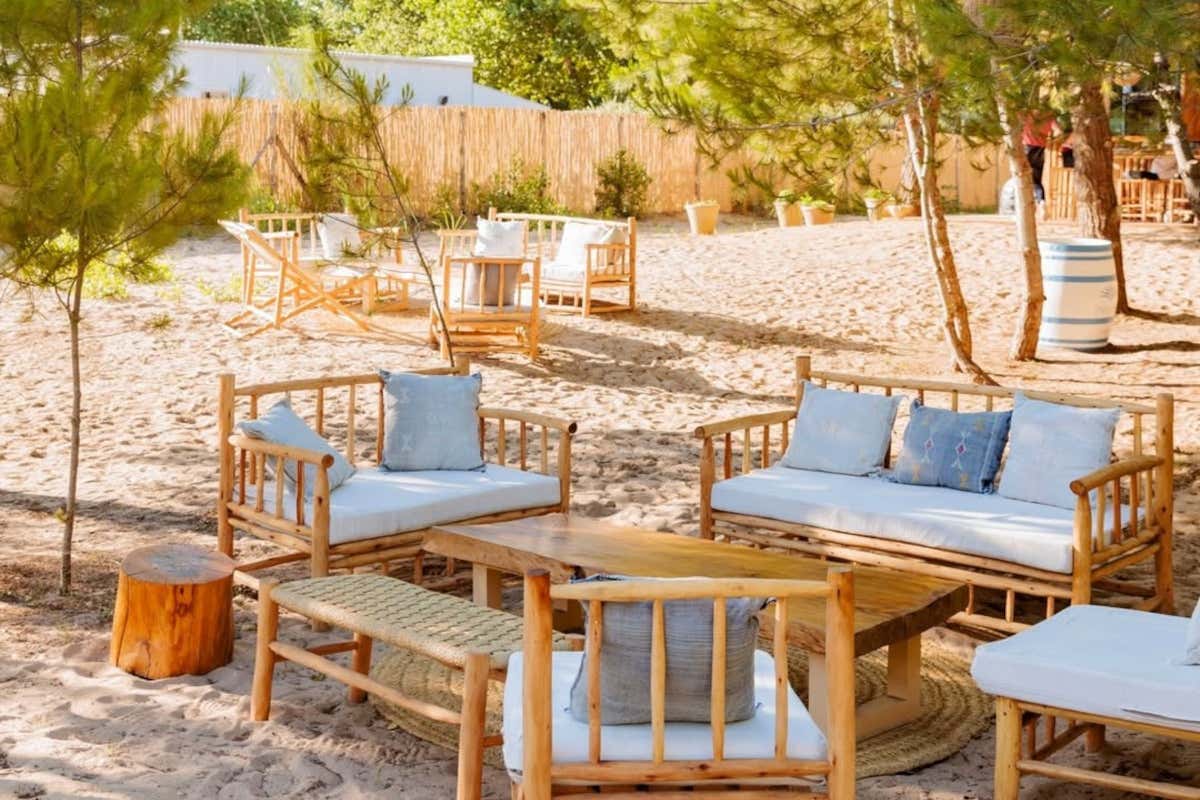 Stessa spiaggia, stesso... drink: il beach club si sceglie (anche) per cocktail e vini