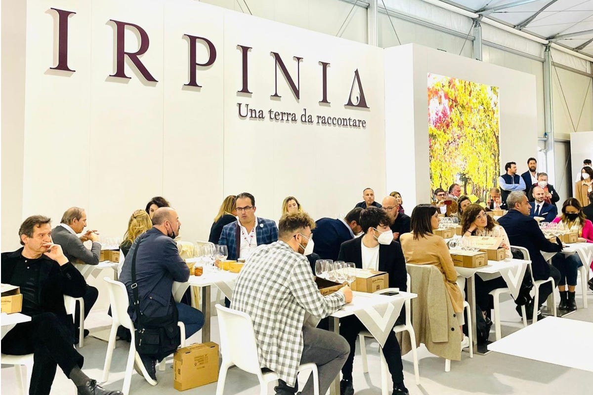Lo stand dell'Irpinia a Vinitaly Cantine, botteghe e produzioni tipiche: l’Irpinia del vino si racconta