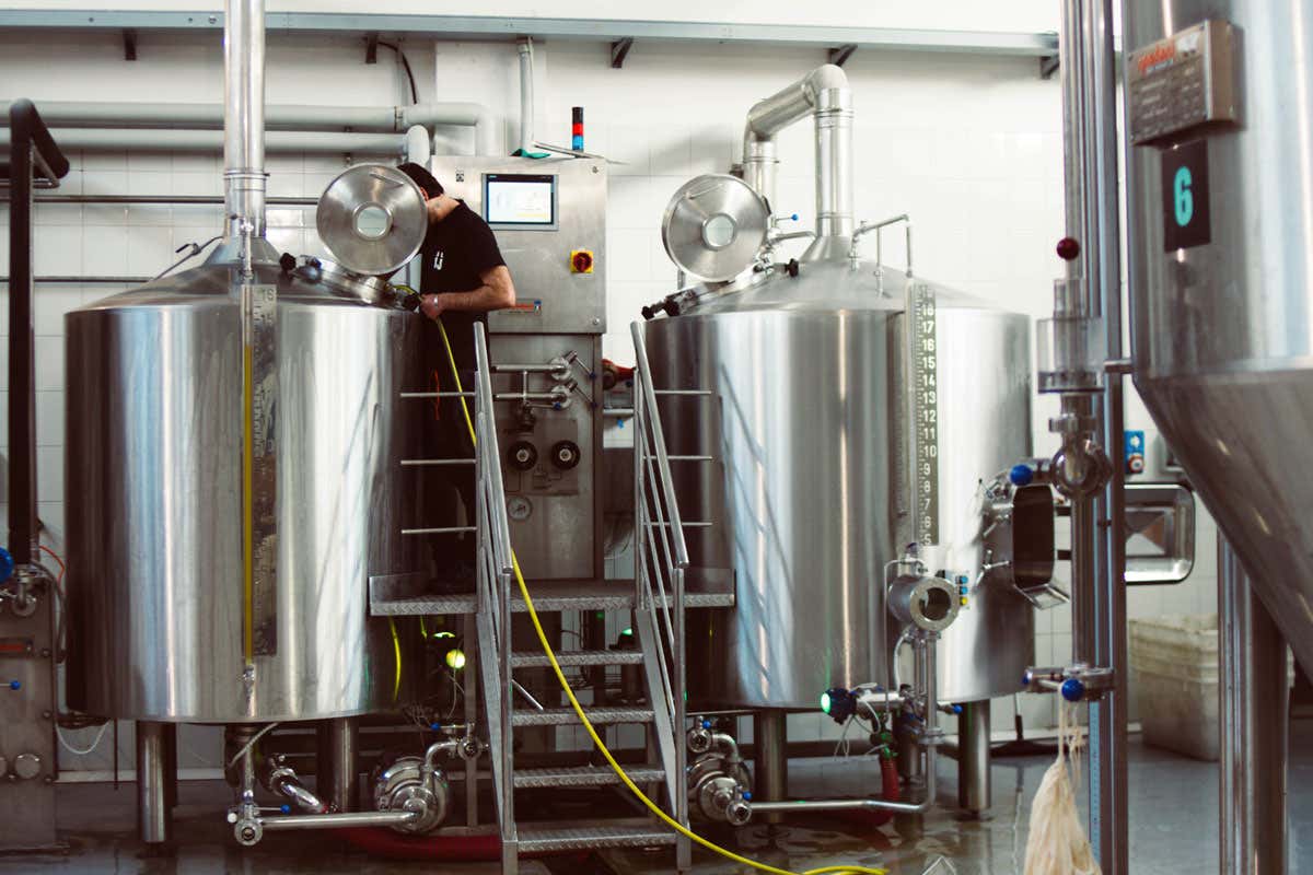 Una birra italiana invecchiata in botte di Cognac? Si chiama Ring Light e viene da Roma