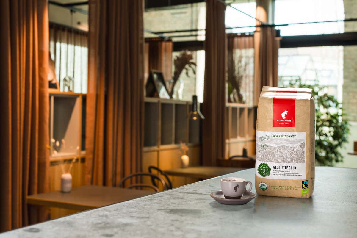 Caffè e pasticceria si incontrano nel Chocolate Almond Latte di Raffy Vajio Caffè e pasticceria si incontrano nel Chocolate Almond Latte di Raffy Vajio