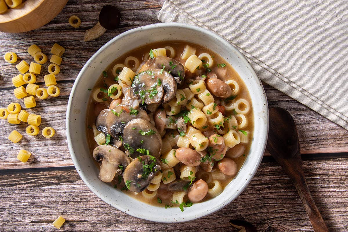 Pasta di grano Kamut® con fagioli e funghi trifolati