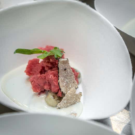 Battuta di coscia di manzo al coltello su crema di ostriche (Marcello Trentini)