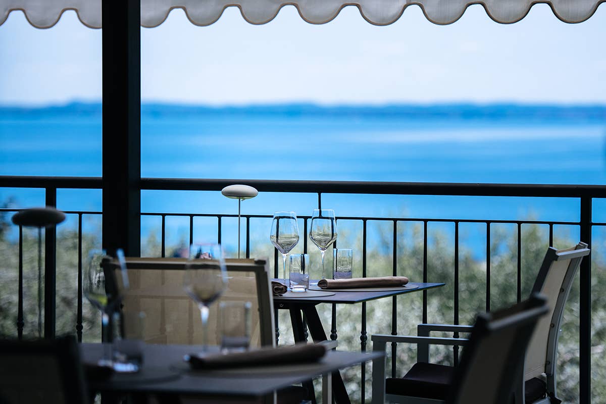 La terrazza. Foto: Arturo Rinaldi e Marco Di Donato Locanda Perbellini - Ai Beati, il ritorno a casa di Giancarlo