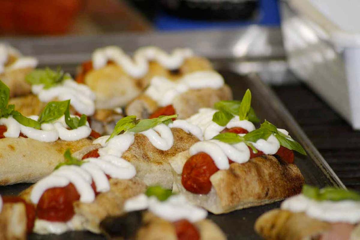 Il menu che inganna il palato: la pizza che non sembra pizza a Varese Il menu che inganna il palato: la pizza che non sembra pizza a Varese