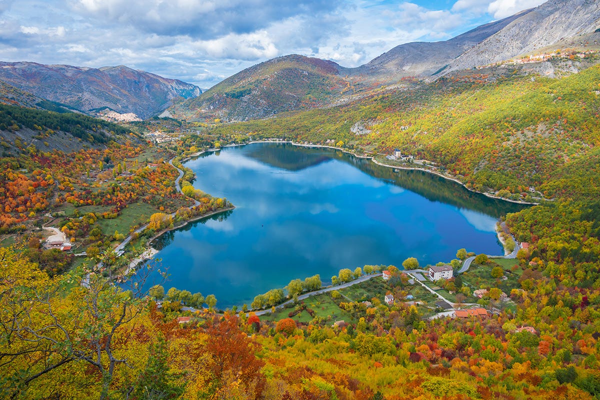 Il lago di Scanno L’Abruzzo più wild tra montagne, mare e prodotti tipici