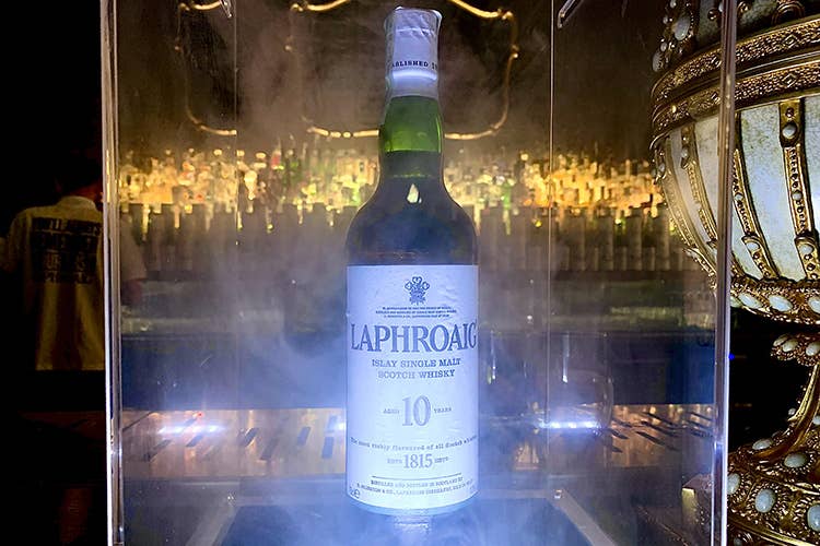 Laphroaig 10 anni A tavola con Laphroaig 10 anni  Sapidità ed eleganza a tutto pasto