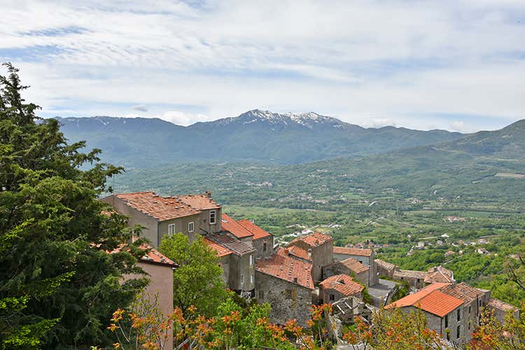 Un libro in valigia per una vacanza gratis a Macchiagodena Una vacanza gratis? S&igrave;, se porti un libro in valigia