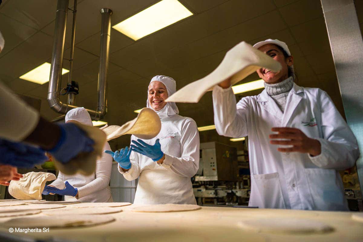 Re Pomodoro a casa come in pizzeria: pizze e snack fatti a mano