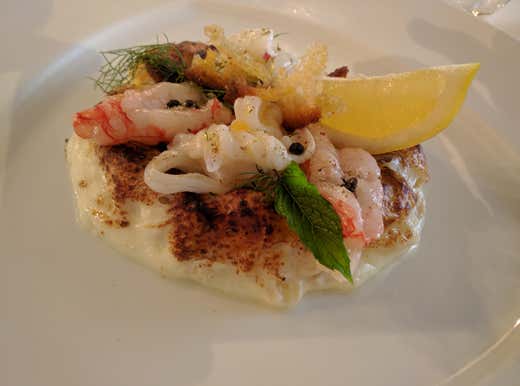 Pizza al contrario di pesce, pepe e limone Pizza al contrario di pesce, pepe e limone