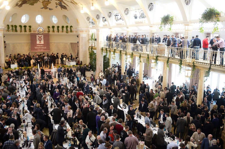 Folla al Merano WineFest - Vinitaly e l’evento d’autunno Milano e Merano non ci stanno