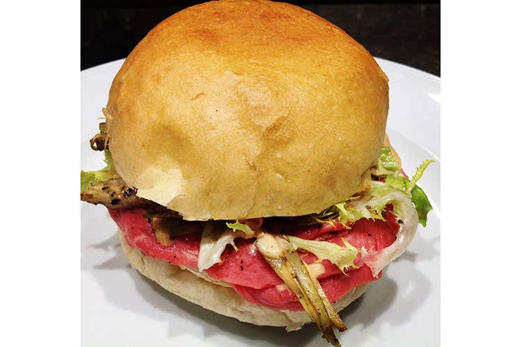 (Al Metamorsi di Nola il piatto d’autore entra nel panino) (Al Metamorsi di Nola il piatto d’autore entra nel panino)